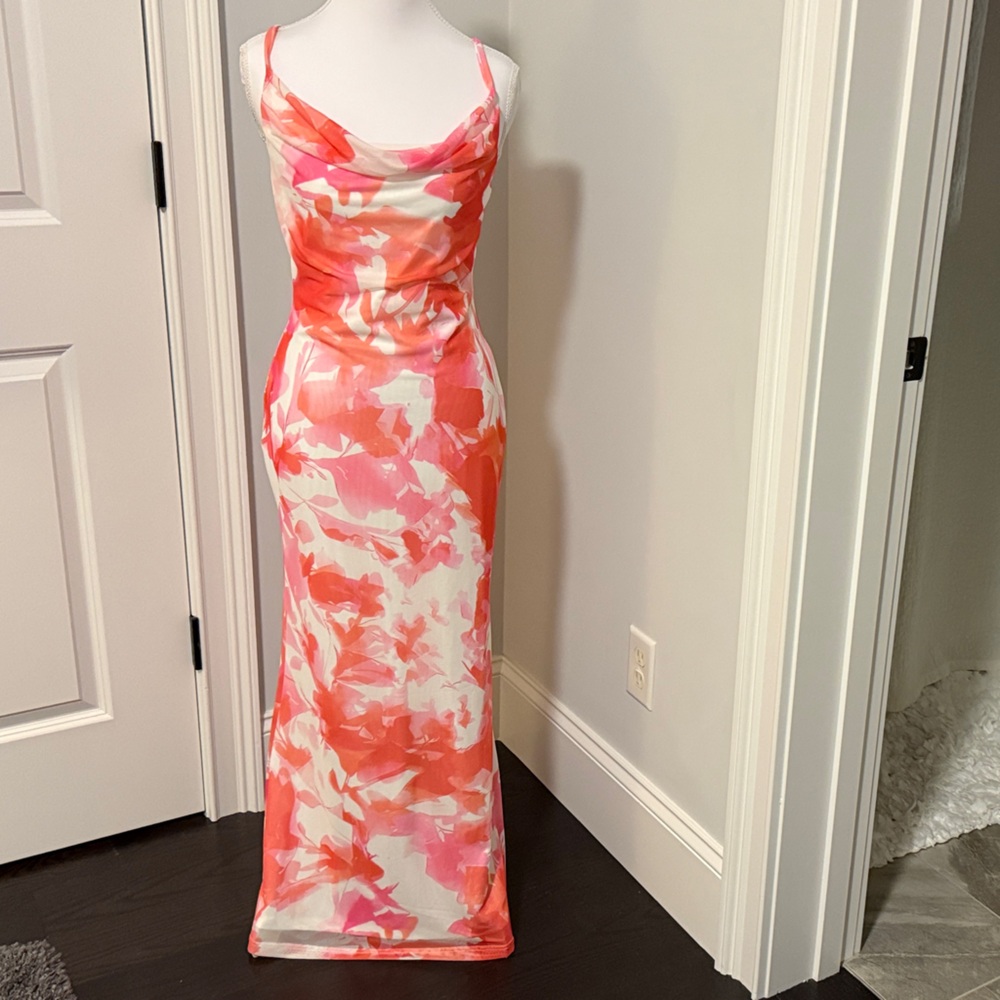 Elegant Pink and White Floral Maxi Dress